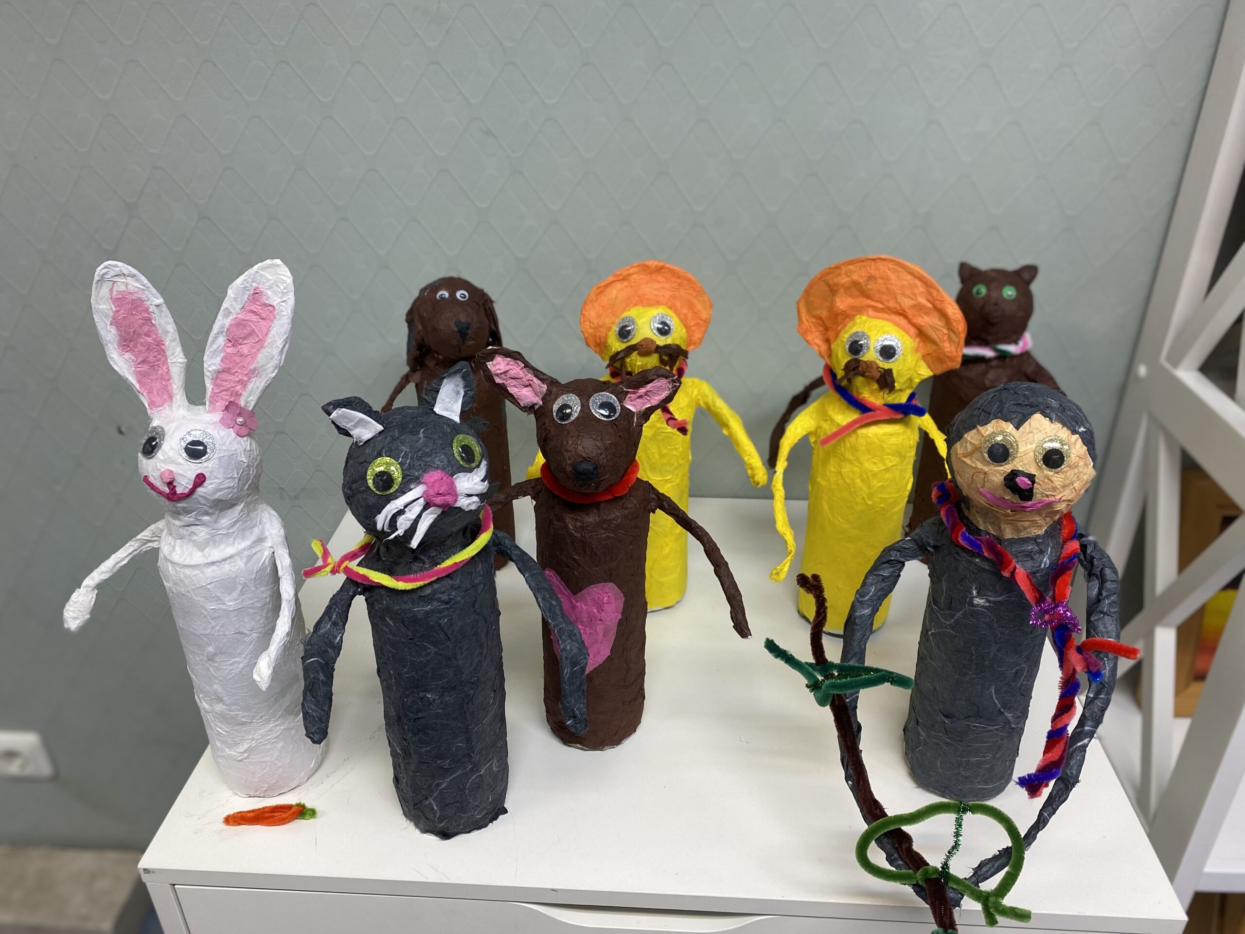 Dschungeltiere aus Papiermaché